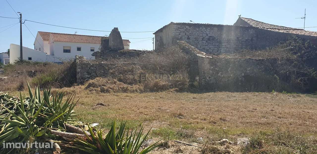 Terreno Urbano com ruína e projeto aprovado para uma moradia T4 na Mou - Grande imagem: 4/19