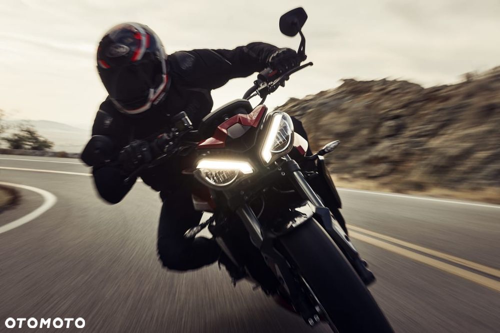 Triumph Street Triple - 10