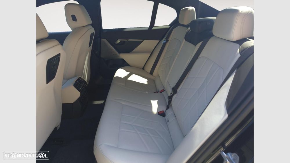 BMW i5 eDrive40 Pack Desportivo M - 14