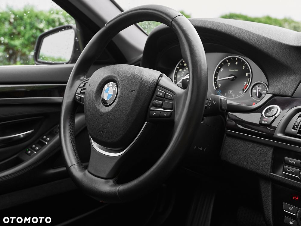 BMW Seria 5 528i xDrive - 27