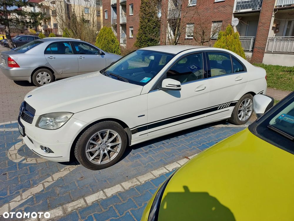 Mercedes-Benz Klasa C 200 CGI Automatik BlueEFFICIENCY Avantgarde - 13