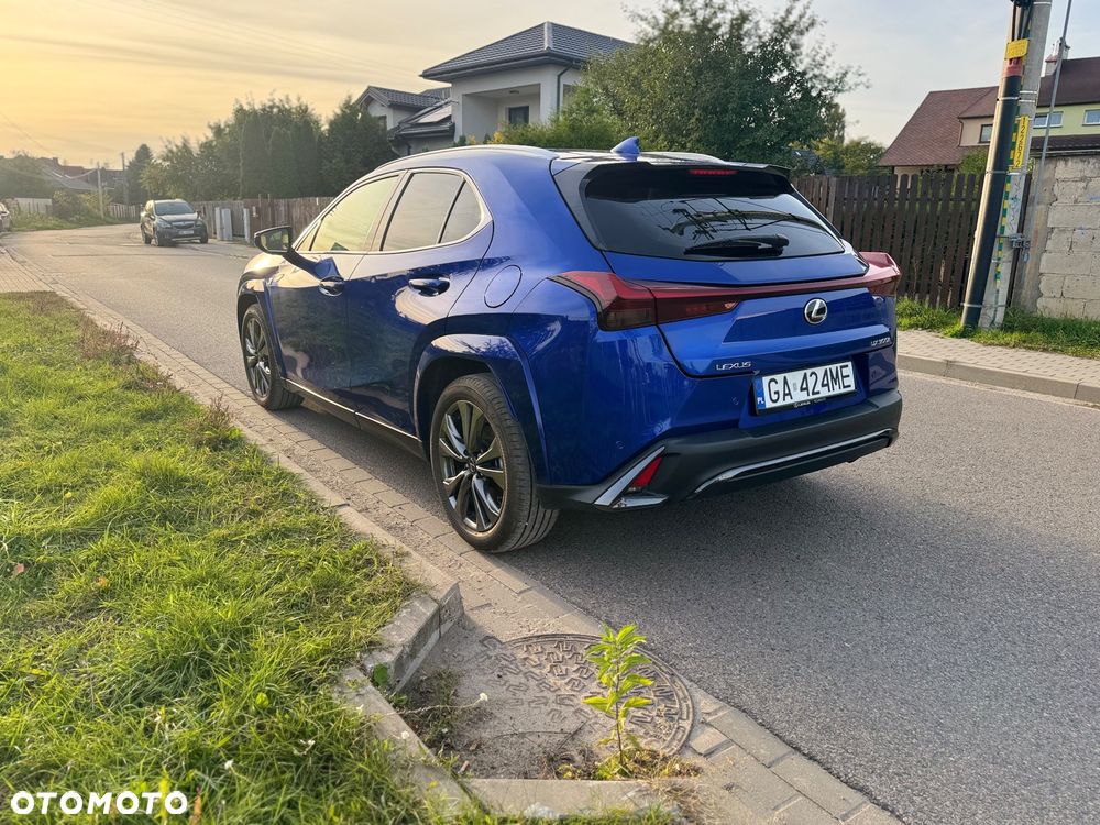 Lexus UX 300h F Sport - 5