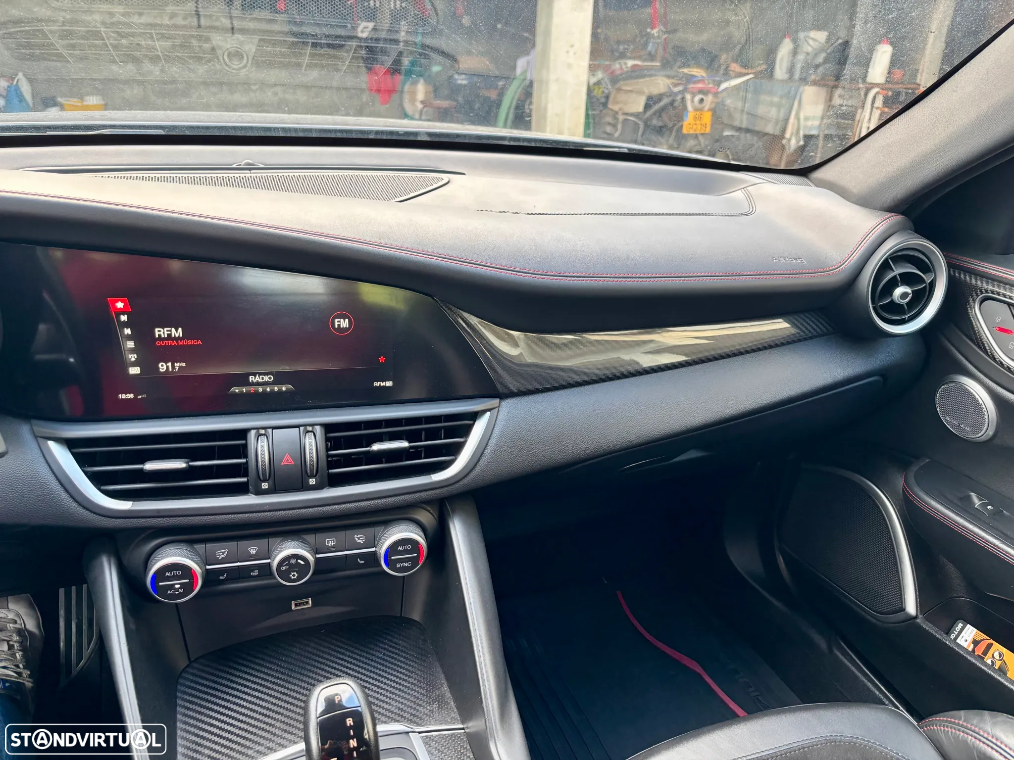 Alfa Romeo Giulia 2.9 V6 Bi-Turbo AT8 Quadrifoglio - 16