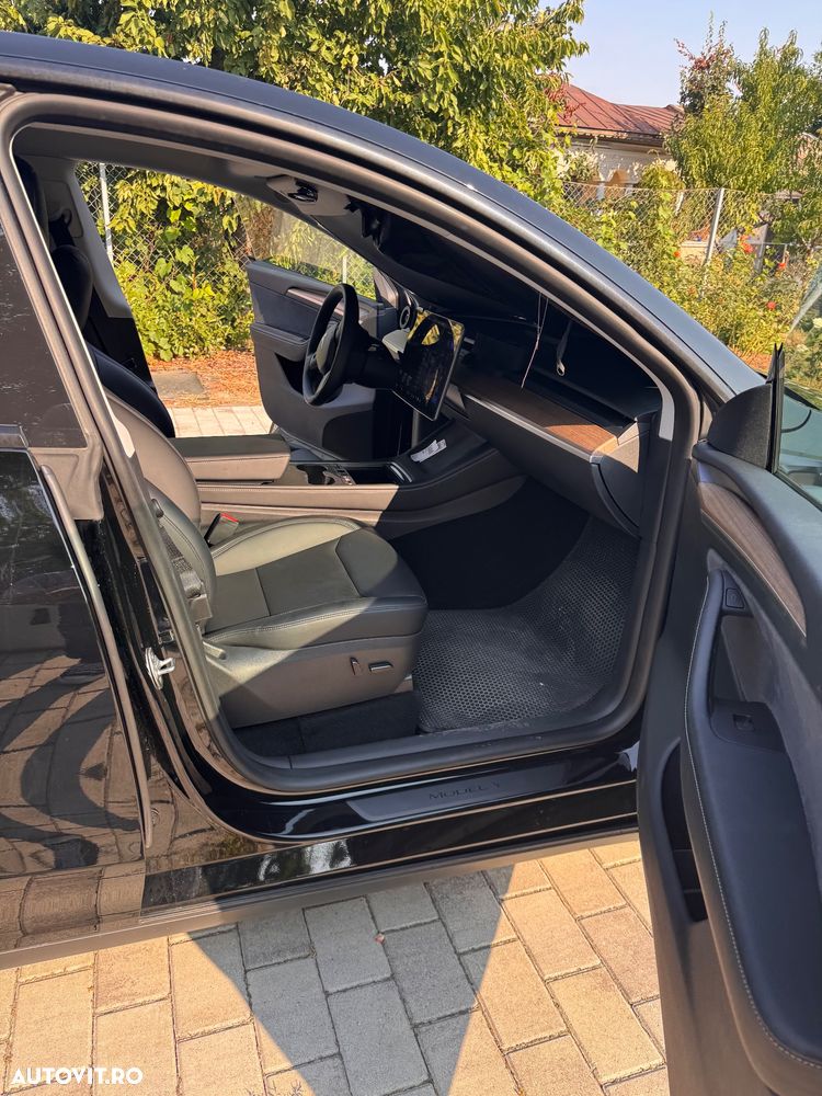 Tesla Model Y Long Range AWD Premium - 4