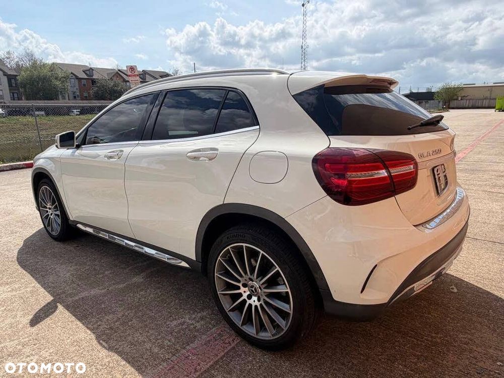 Mercedes-Benz GLA 250 4-Matic - 5