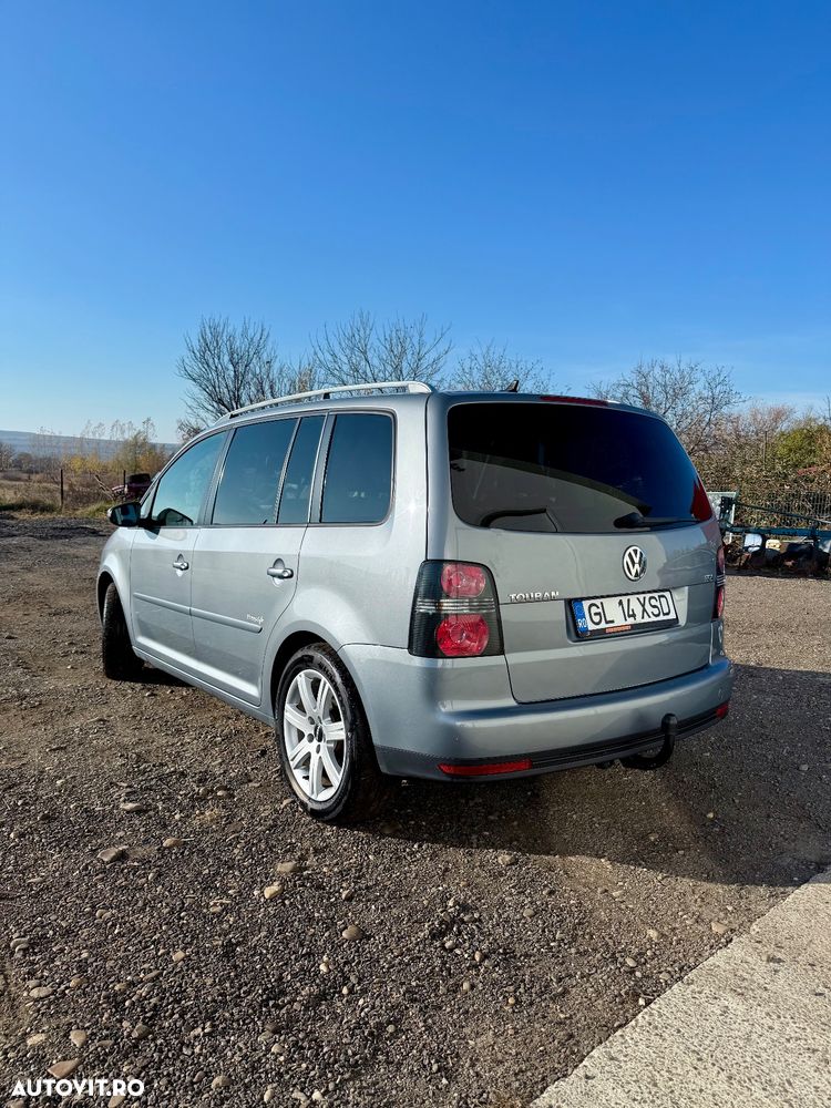 Volkswagen Touran - 4