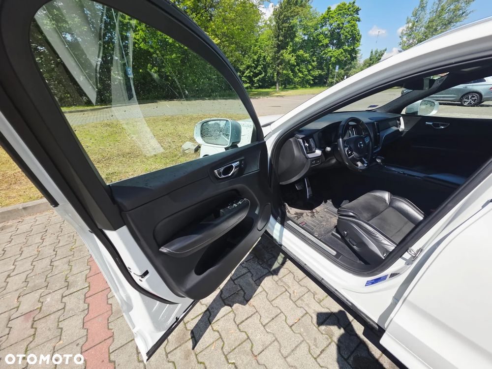 Volvo XC 60 D4 AWD R-Design - 6