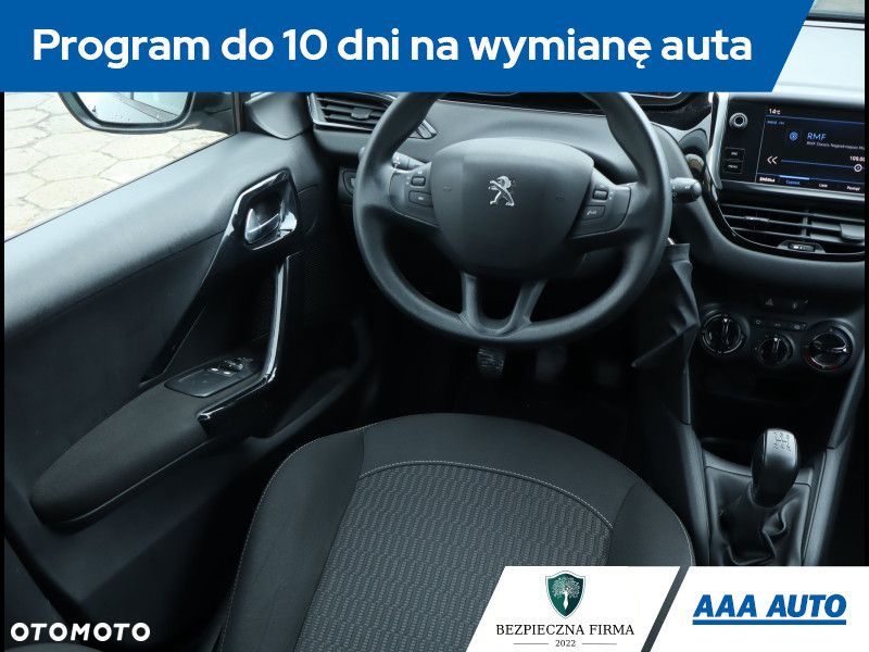 Peugeot 208 - 8