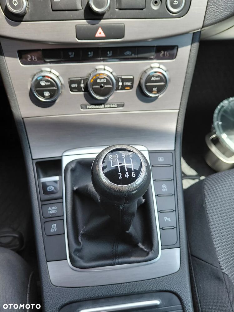 Volkswagen Passat 2.0 TDI Comfortline - 34