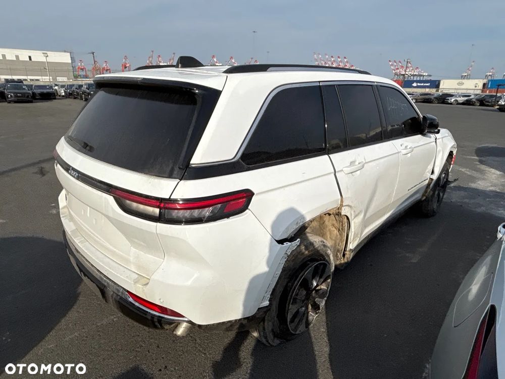 Jeep Grand Cherokee - 22