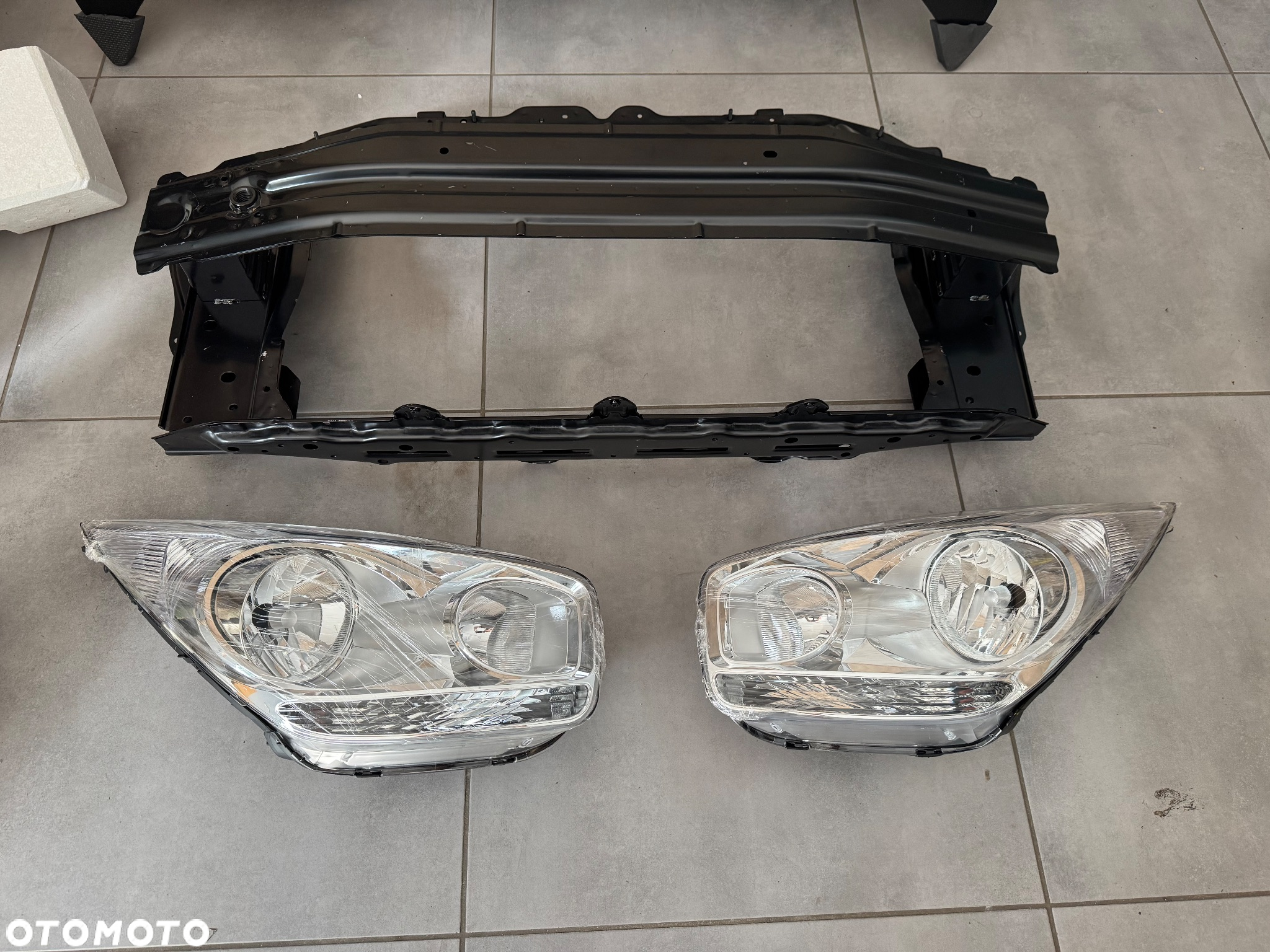 Kia Venga 12-maska przód pas przód - 4