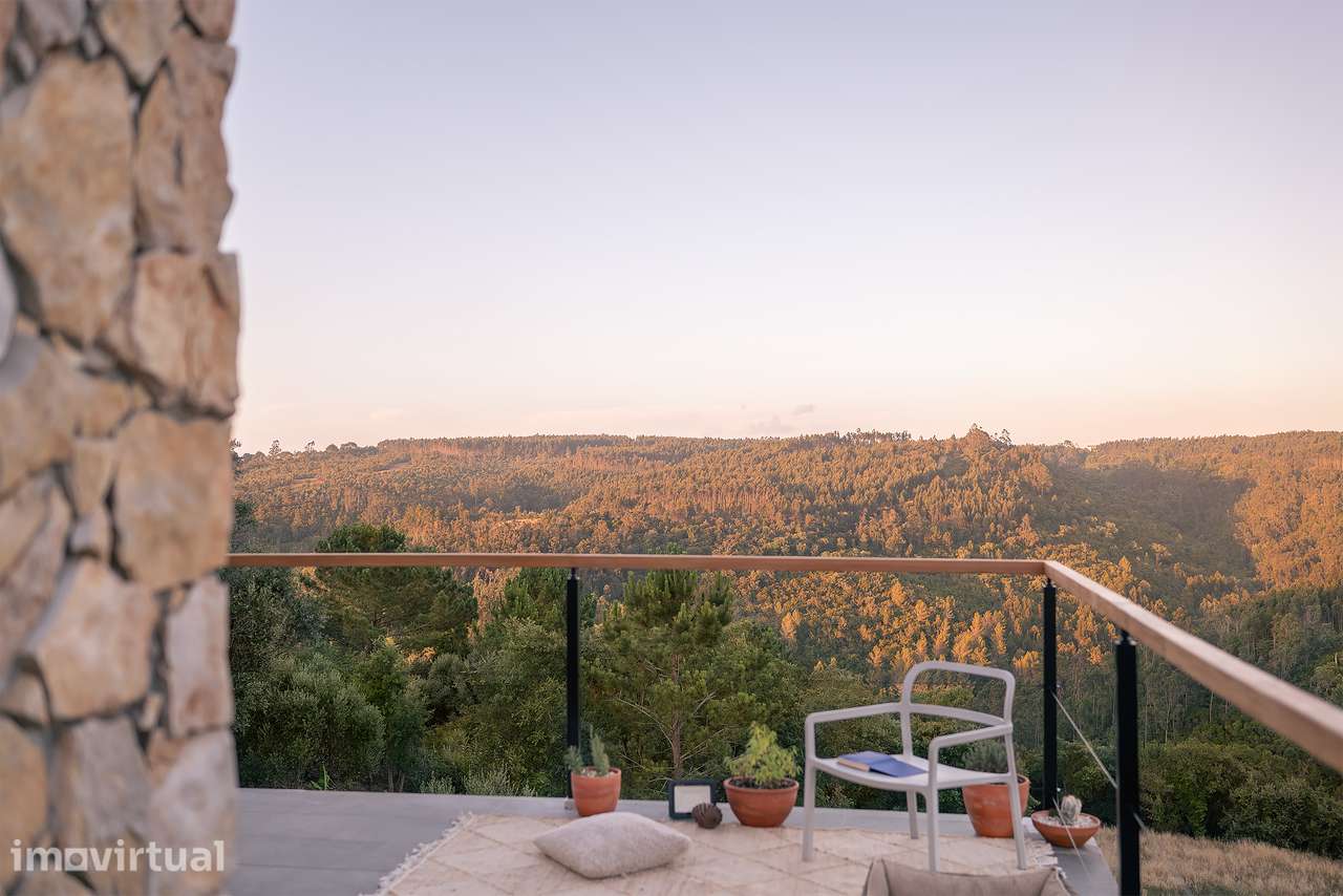 A modern detached home with private woodland and open views near Mafra - Grande imagem: 3/43