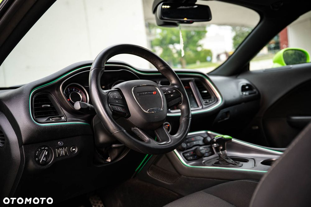 Dodge Challenger - 24