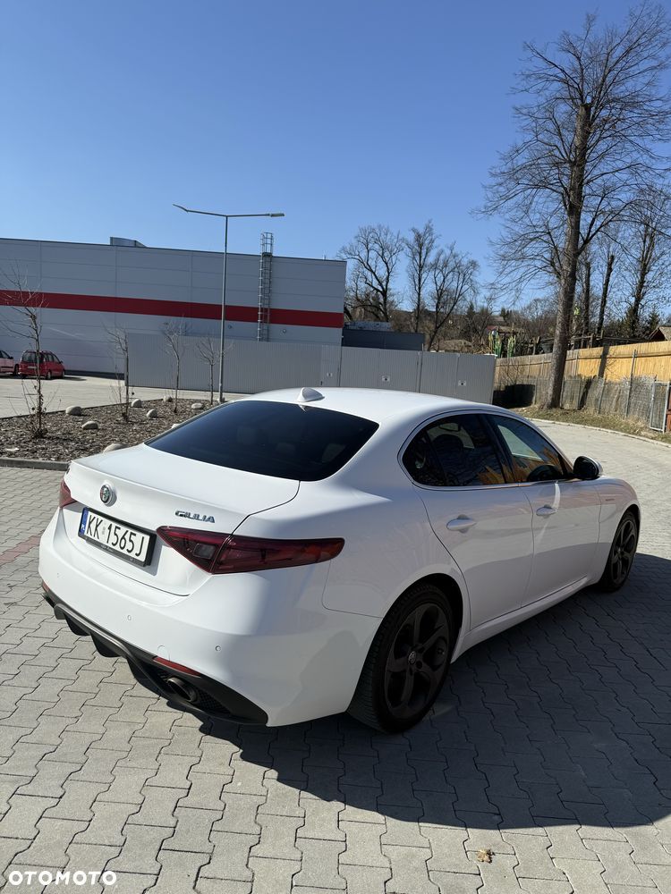 Alfa Romeo Giulia - 5