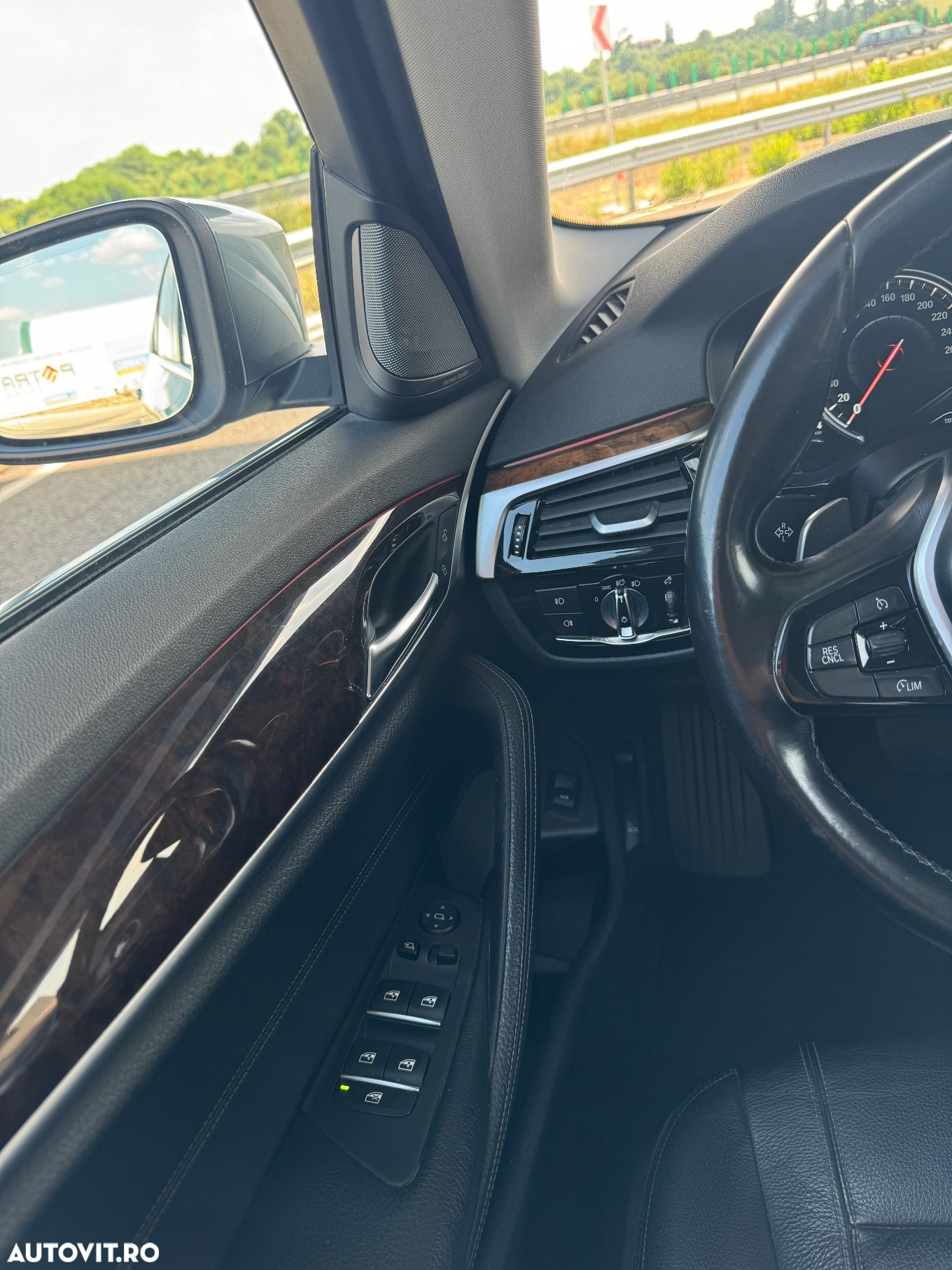 BMW Seria 5 520d xDrive AT - 31