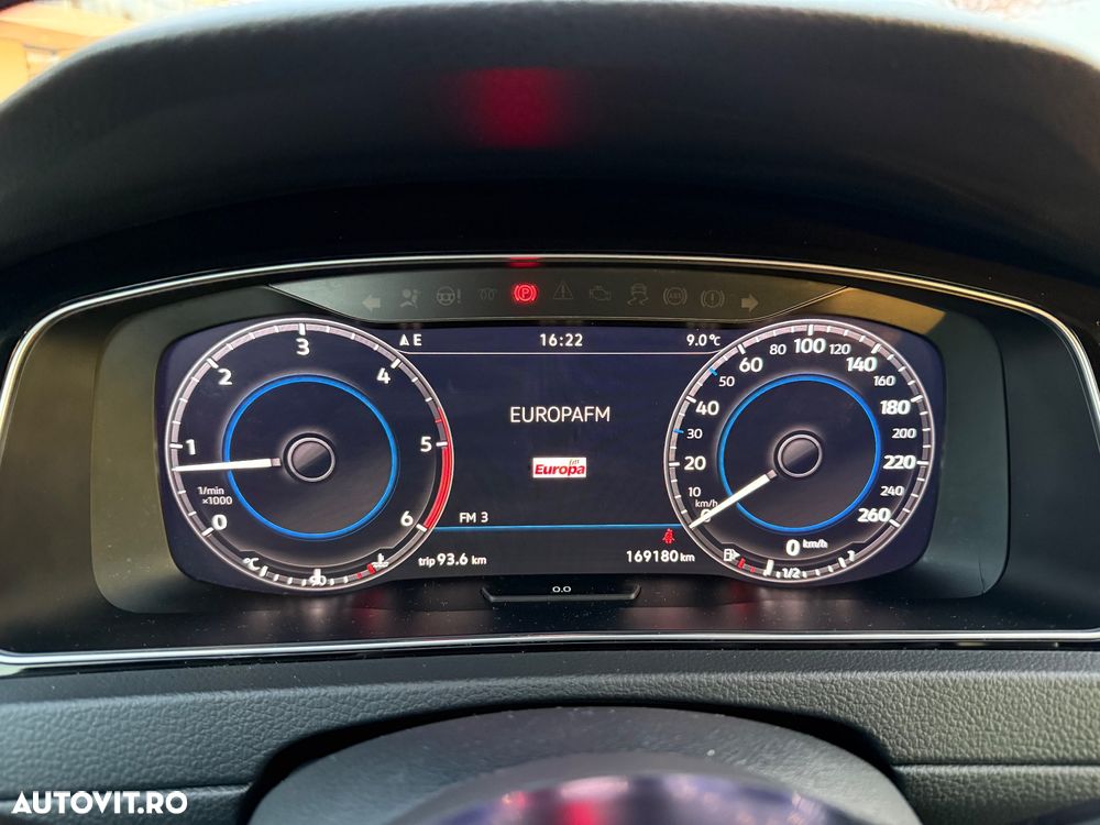 Volkswagen Golf - 21