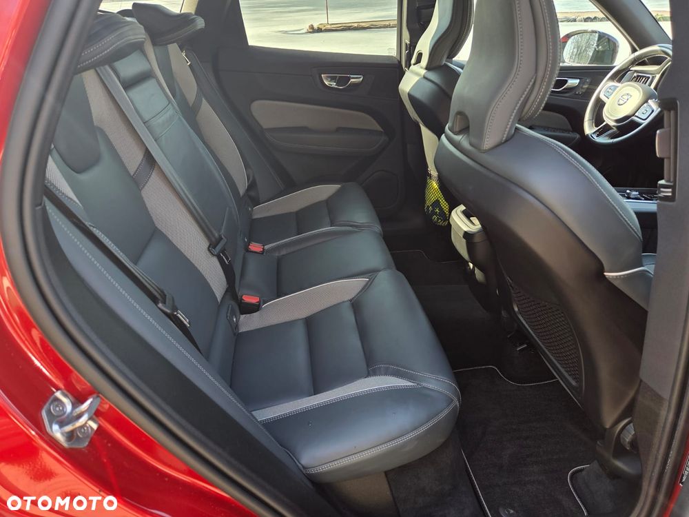 Volvo XC 60 B5 B AWD R-Design - 26
