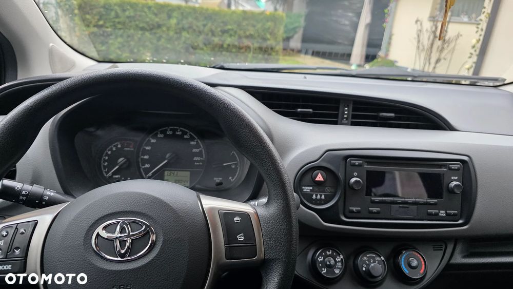 Toyota Yaris 1.5 Active - 11