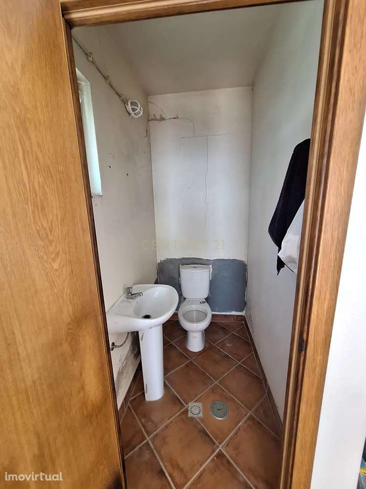 Garagem Independente com WC e Portão Elétrico – Montenegro, Faro - Grande imagem: 5/10