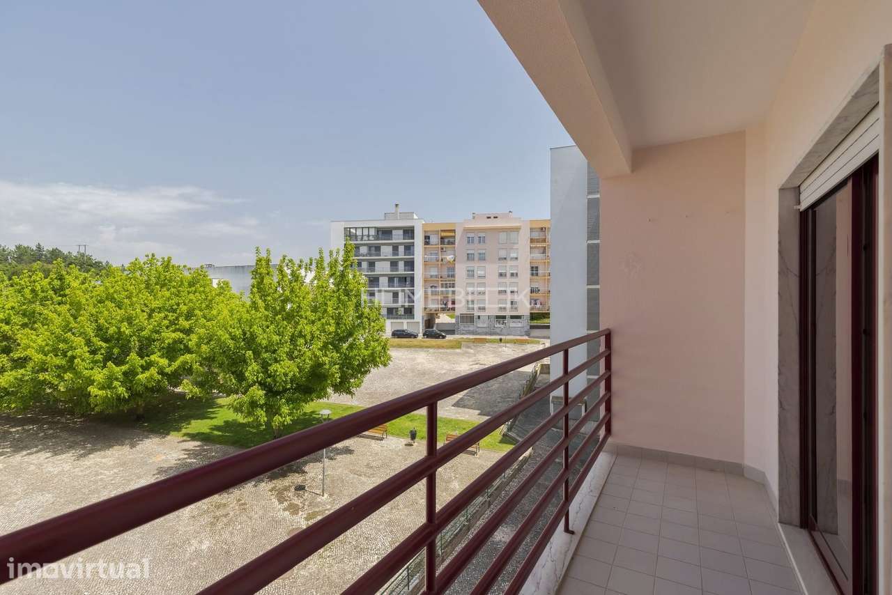 Apartamento T4 de 165m², 3º andar, com Garagem e Varandas na Nova Azed - Grande imagem: 4/26