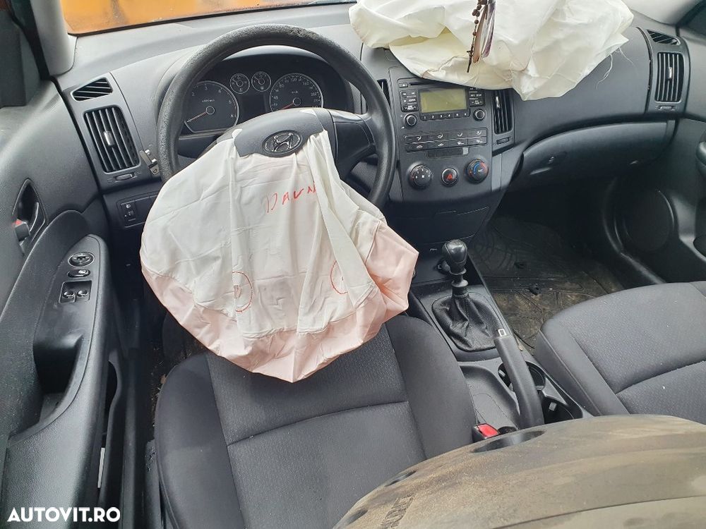 portiera usa stanga dreapta fata spate volan alternator electromotor compresor clima Hyundai i30 motor 1.6crdi dezmembrez - 5