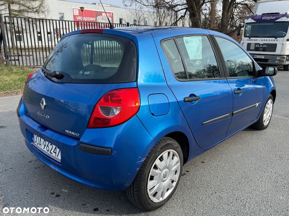 Renault Clio 1.4i RT - 5