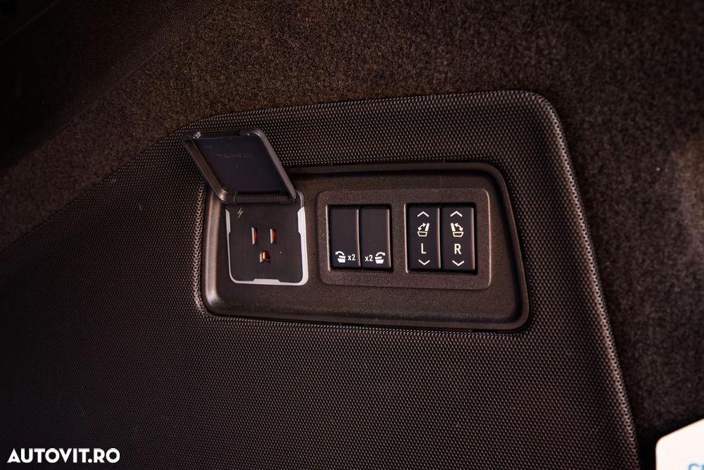 Cadillac Escalade - 33