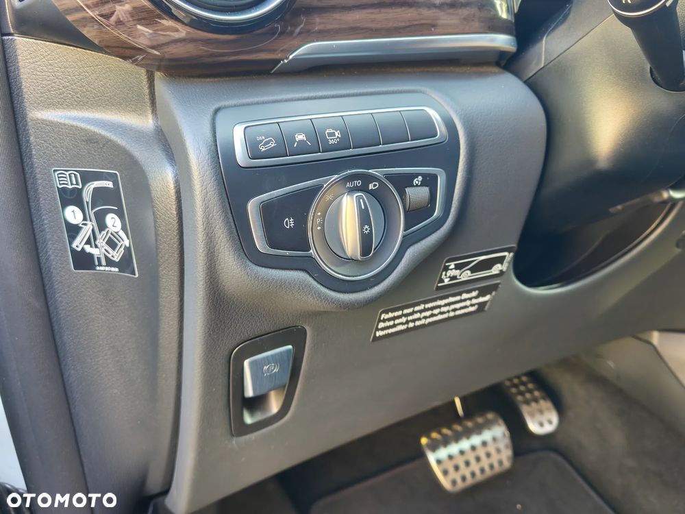 Mercedes-Benz Klasa V - 12