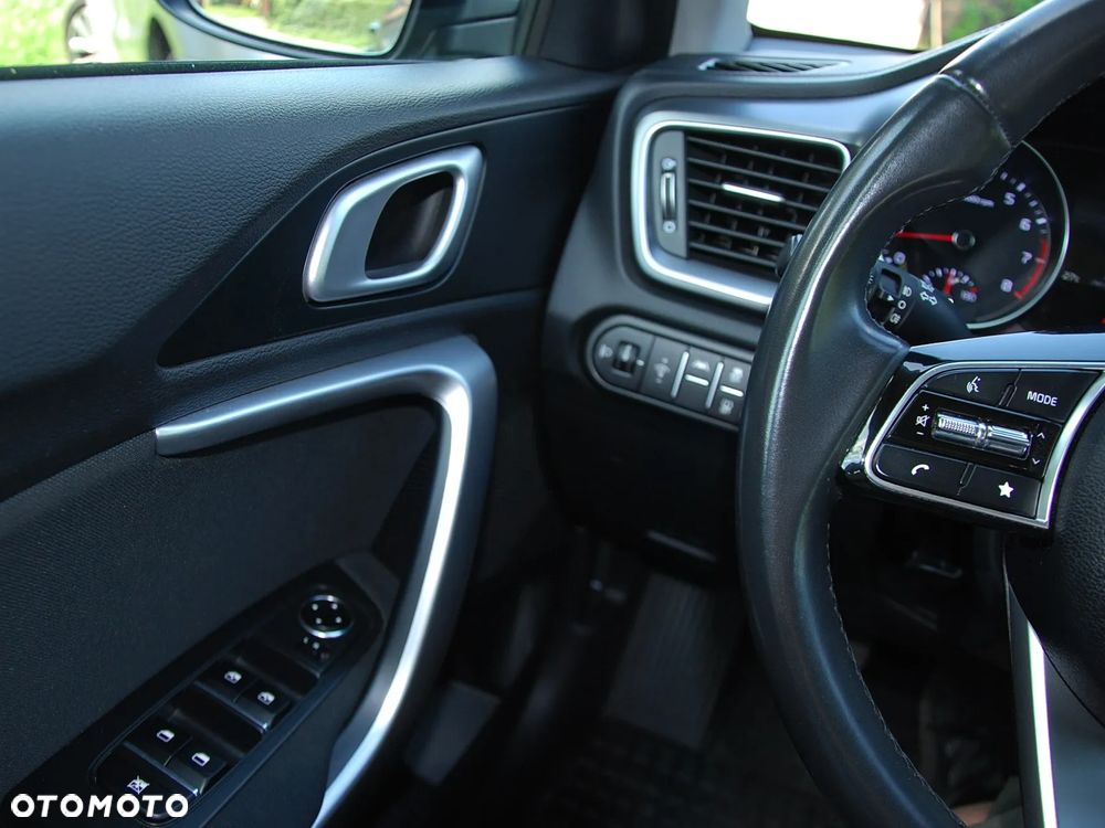 Kia Ceed - 27
