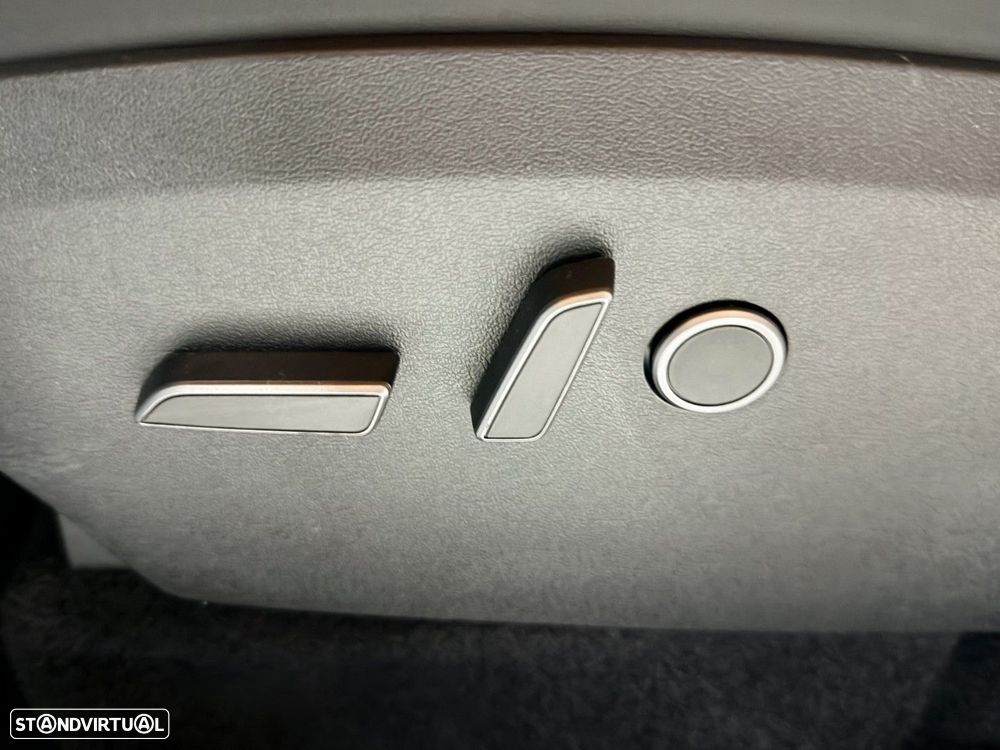 Tesla Model Y Performance Tração Integral - 22