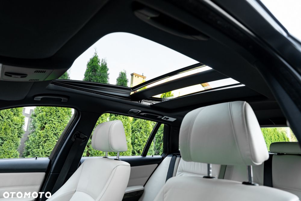 BMW Seria 3 330xi - 28