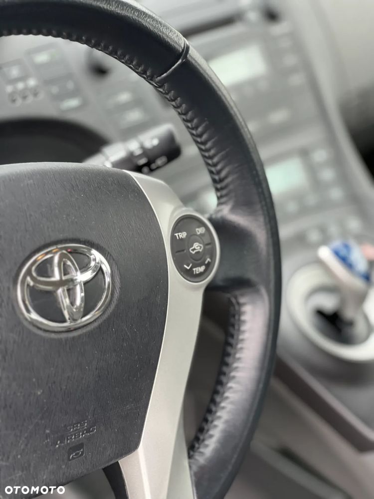 Toyota Prius (Hybrid) Executive - 23