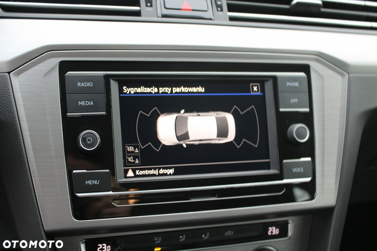 Volkswagen Passat - 25