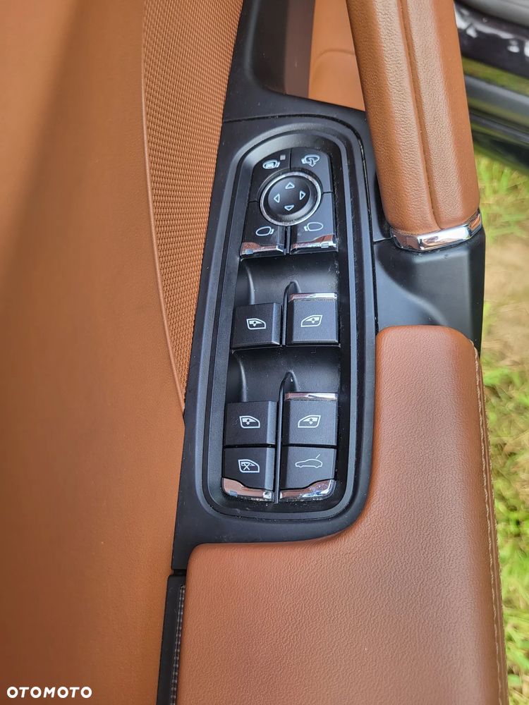 Porsche Cayenne Platinum Edition - 14
