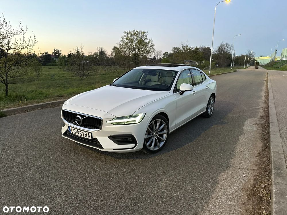 Volvo S60 T5 Momentum Pro - 1