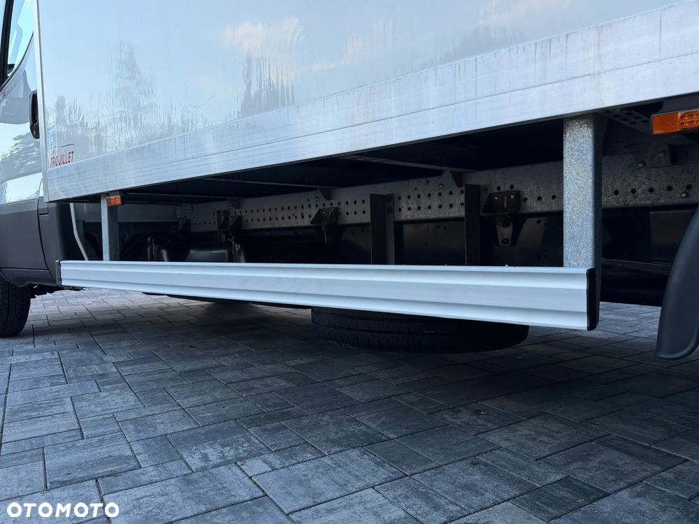 Iveco 35/50c180 Kontener 4.9m + Winda 750kg / Najbogatsze wyposażenie / Poduszki AIRPRO / Automatyczna skrzynia / Ledy / Nowe opony / Zarejestrowany FV23% - 17