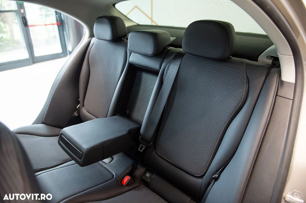 Mercedes-Benz C 300 9G-TRONIC Avantgarde - 8