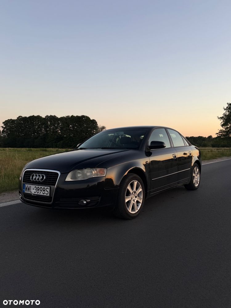 Audi A4 Limousine - 1