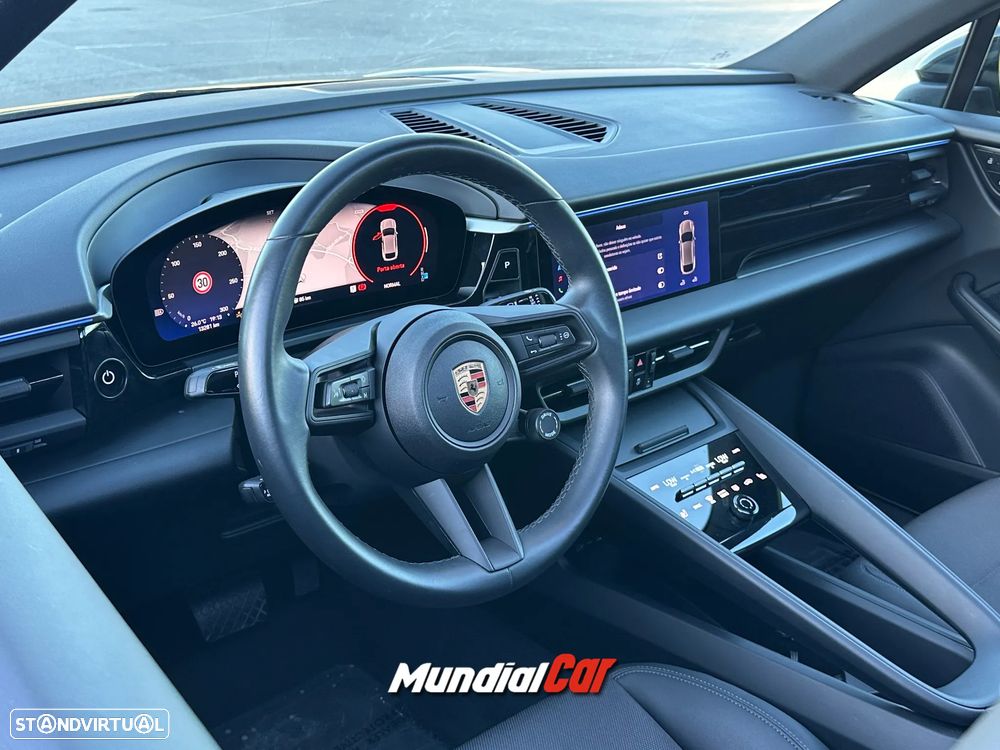 Porsche Macan Electric 4 - 5