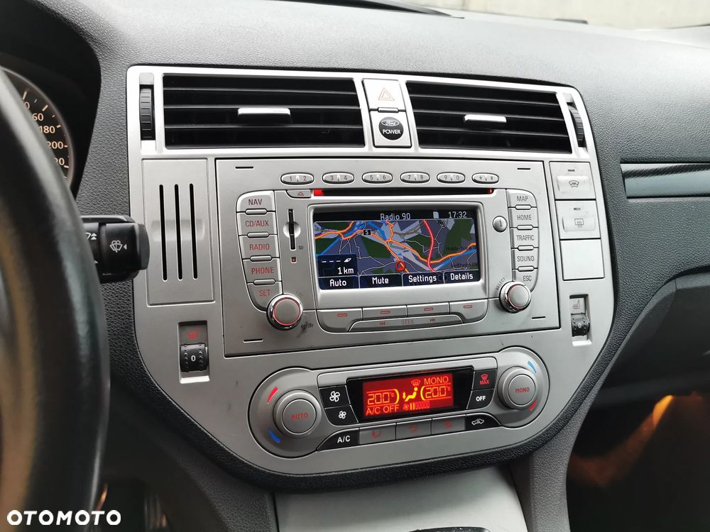 Ford Kuga 2.0 TDCi 2x4 Titanium - 28