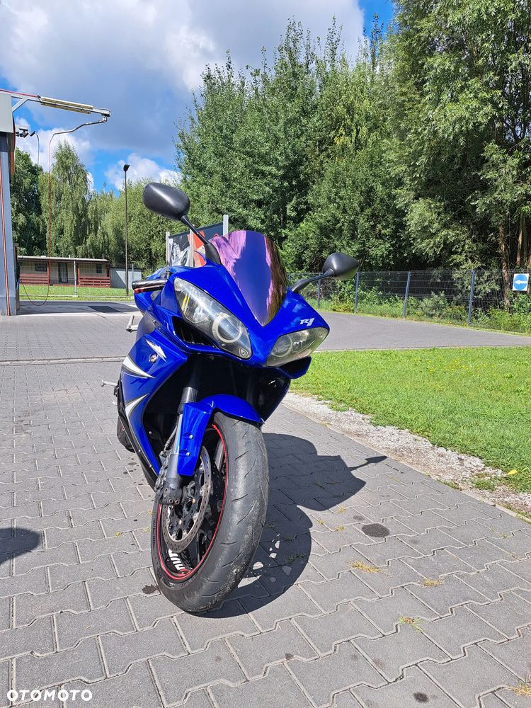Yamaha R1 - 1
