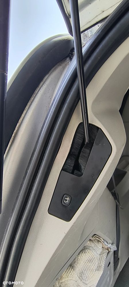 Chrysler Town & Country - 11