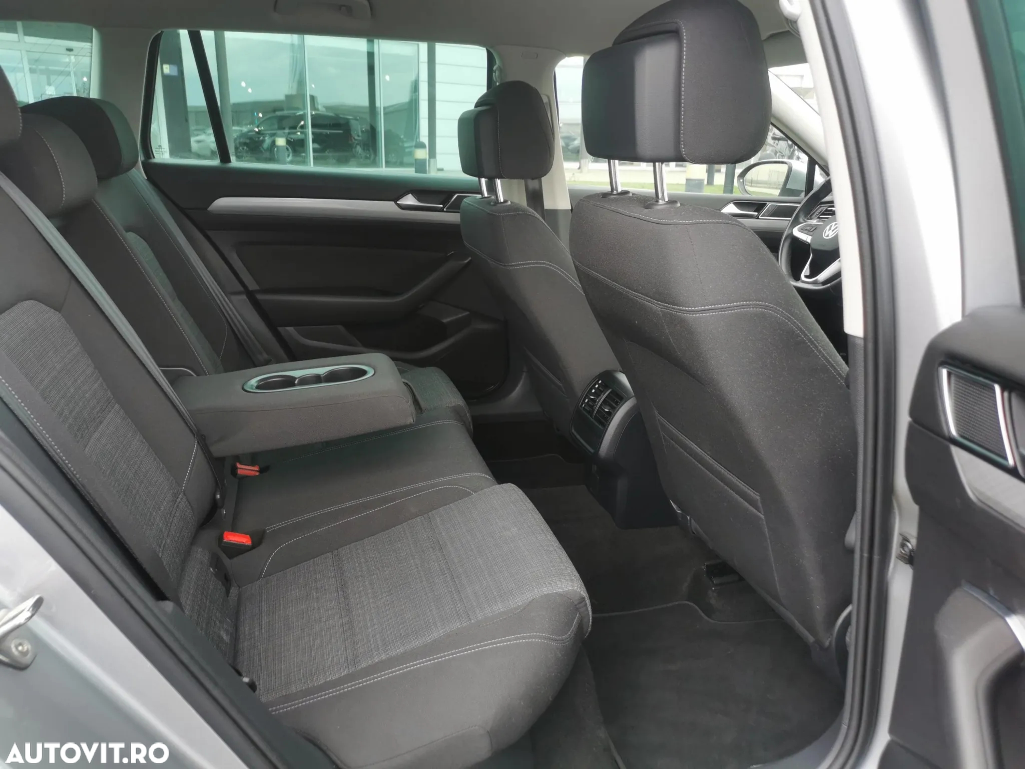 Volkswagen Passat 2.0 TDI SCR DSG Business - 14