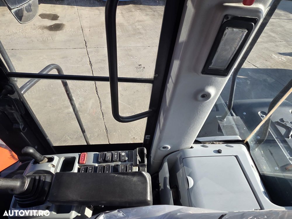 Hitachi ZW250-6, 2021, 7.117h, 23.578km, cupa 4mc, gresare automata, Masa operationala 21,4t, anv MICHELIN 60% ok, camera spate, GPS in romana, posibilitate leasing 4 ani, 200 CP, consum mediu 11,3l/h, revizii facute-PROMOTIE 91.900 EUR+Tva - 35
