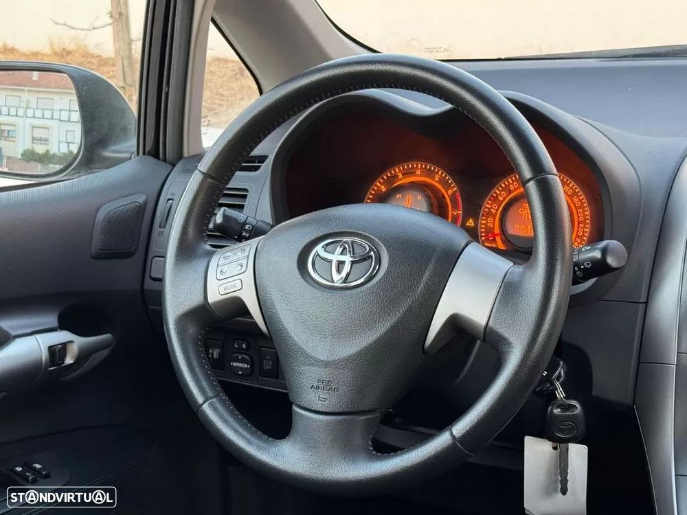 Toyota Auris 1.4 VVT-i AC - 14