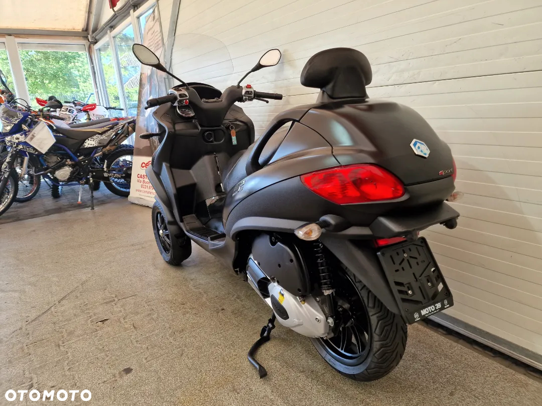Piaggio MP-3 - 9