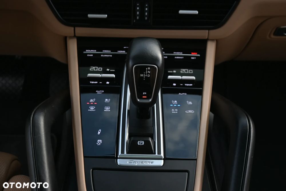 Porsche Cayenne Platinum Edition - 28