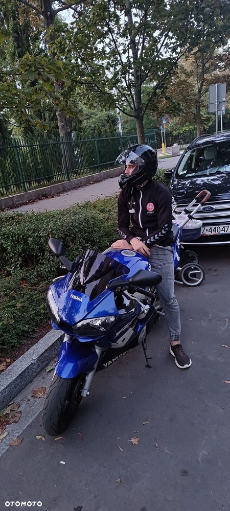 Yamaha R6 - 1