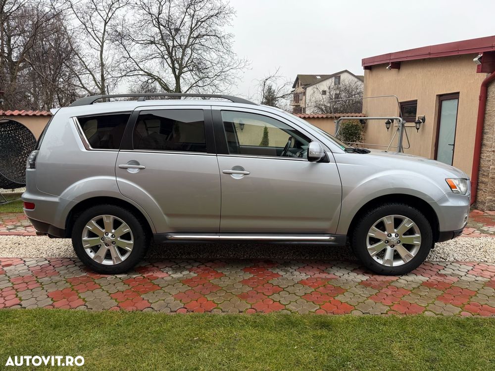 Mitsubishi Outlander - 3