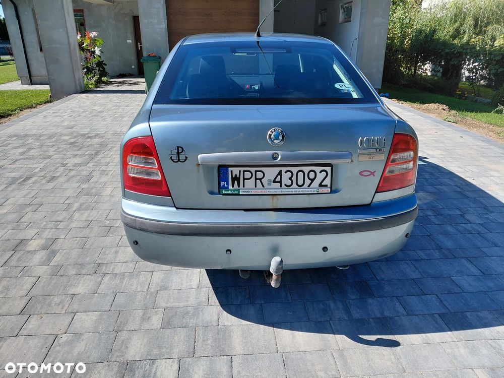 Skoda Octavia 1.6 Ambiente - 4
